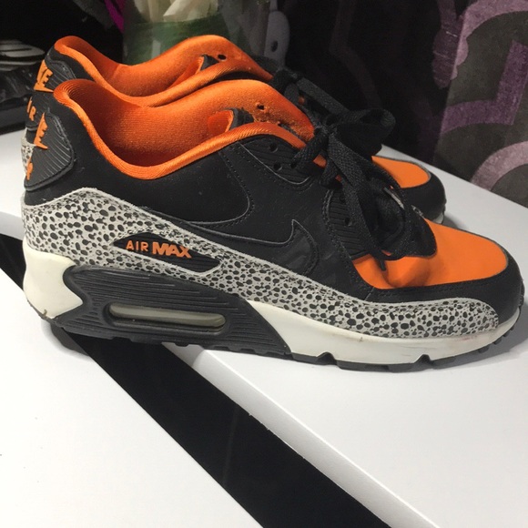 NIKE AIR MAX (GENTLY USED) - Picture 4 of 5